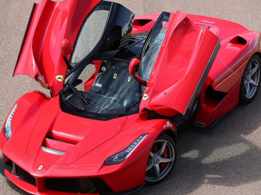 Lewis Hamilton se compra una impresionante LaFerrari