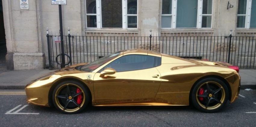 Riyadh Al-Azzawi cubrió en oro su Ferrari 458 Spider