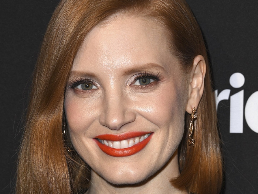 Jessica Chastain luce radiante con las joyas de Piaget en un evento