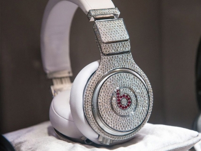 Subastan auriculares Beats por US$ 1 millón de dólares