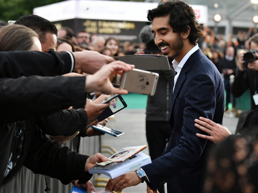 Dev Patel presentó el Filmmaker Award en una gala de IWC en el Zurich Film Festival